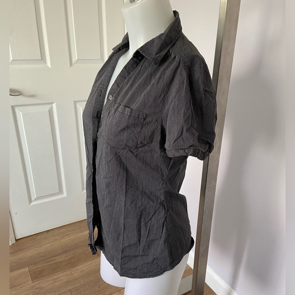 Blouse ๐ฉถ - Picture 2 of 3
